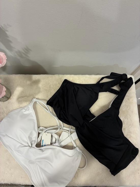 Beachsissi Other - Classic Black & White Women's Bikini Top Set